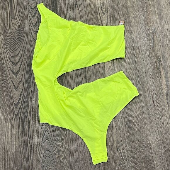 SKIMS Other - NWT Skims Fits Everybody One Shoulder Cut Out Bodysuit Green Highlighter Size 4X